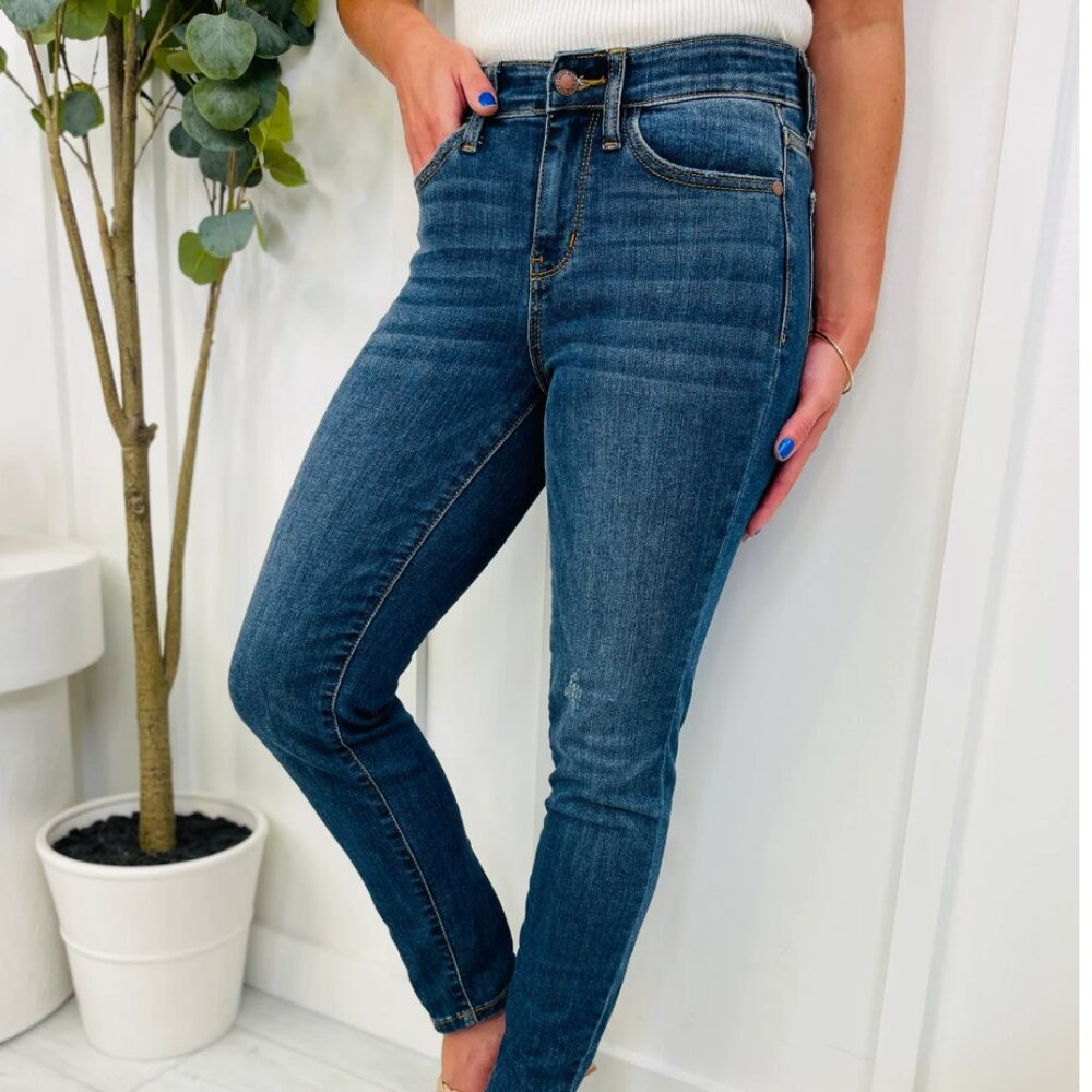 Judy Blue Mid Rise Everyday Essential Relaxed Fit Jeans
